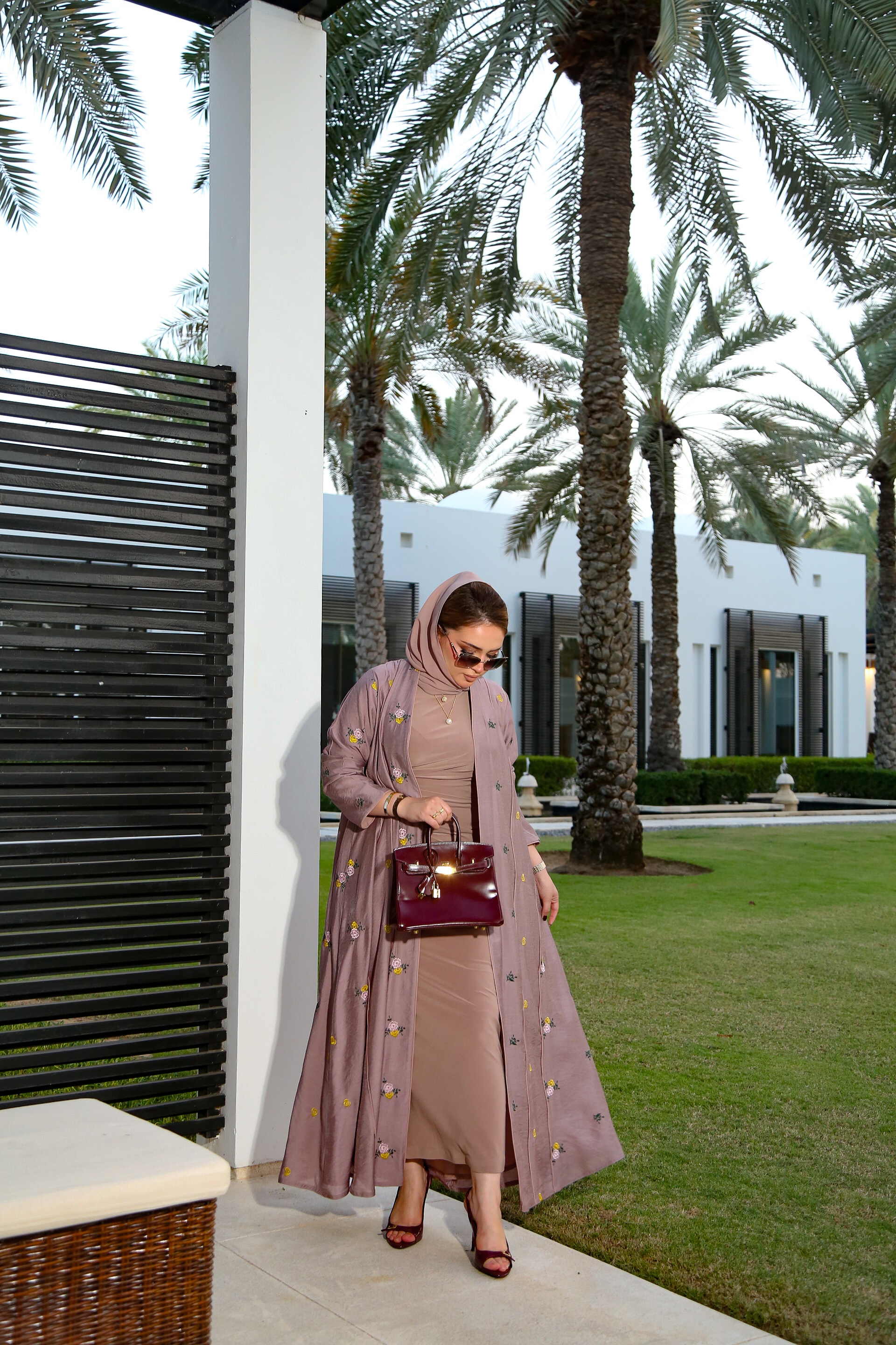 عباية الورود (موڤ ترابي) - Crepe Silk