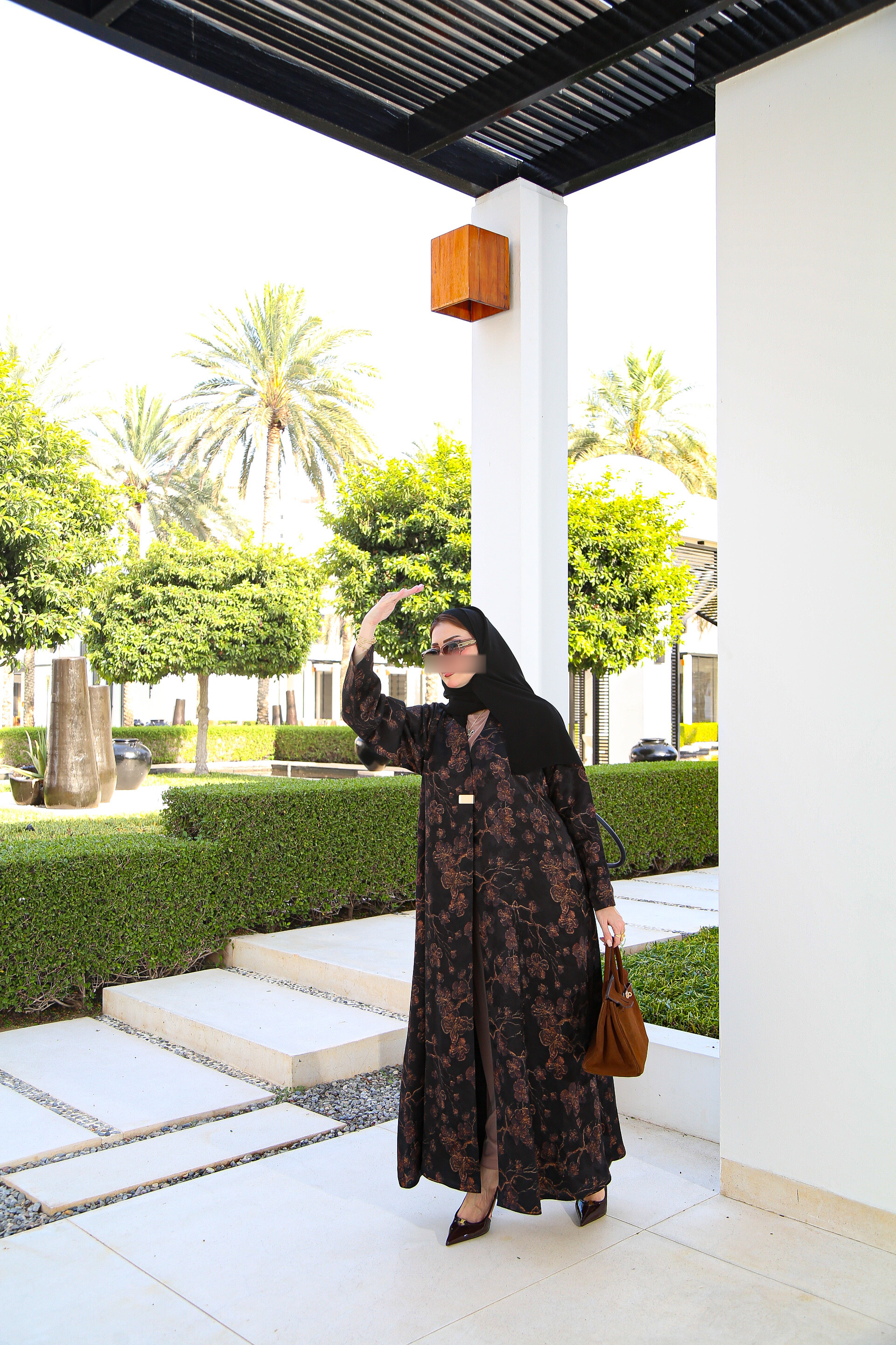 عباية الفيسكوز (أسود بنقوش برونزية) - Viscose Abaya