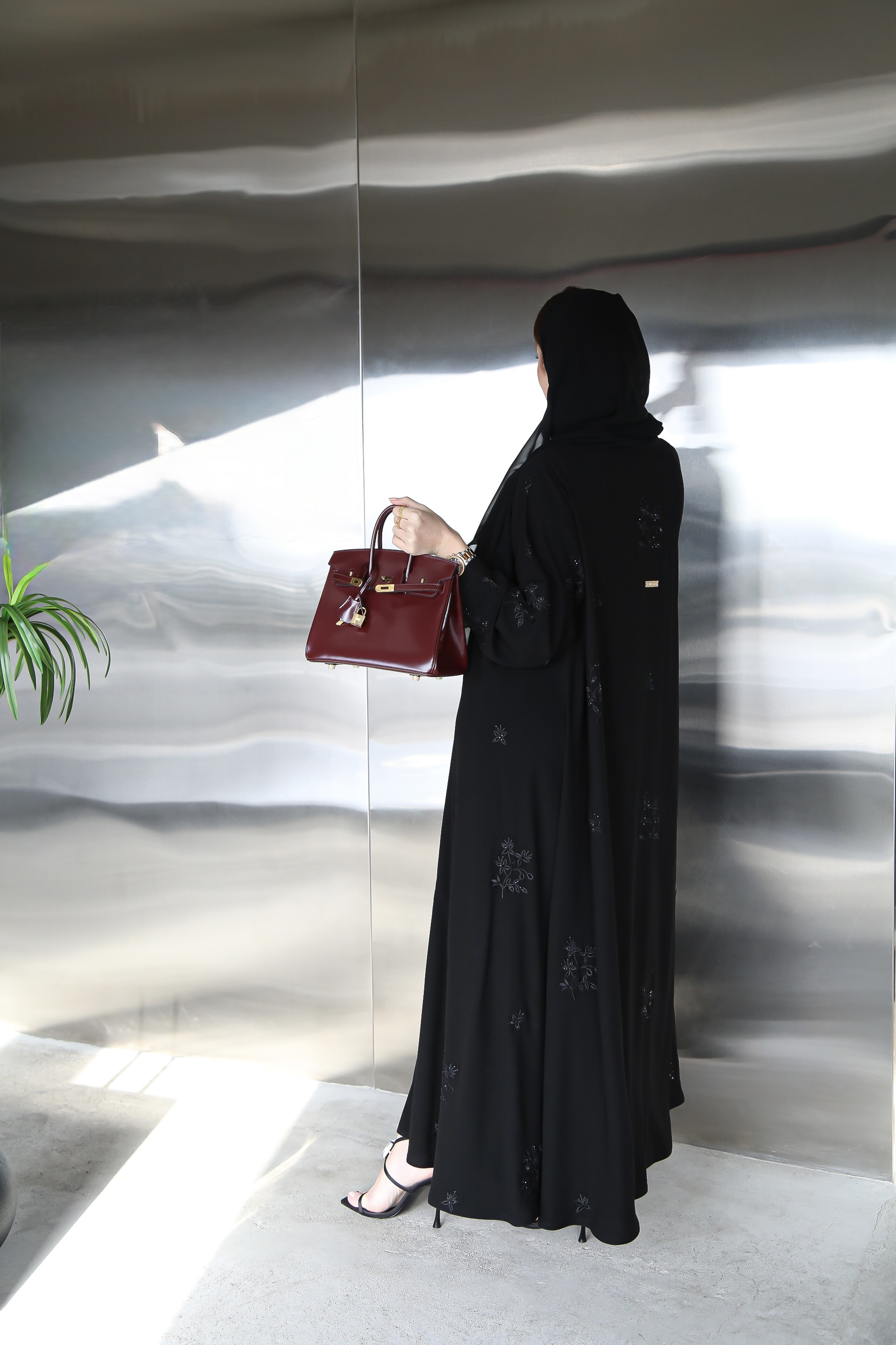عباية الورود السوداء