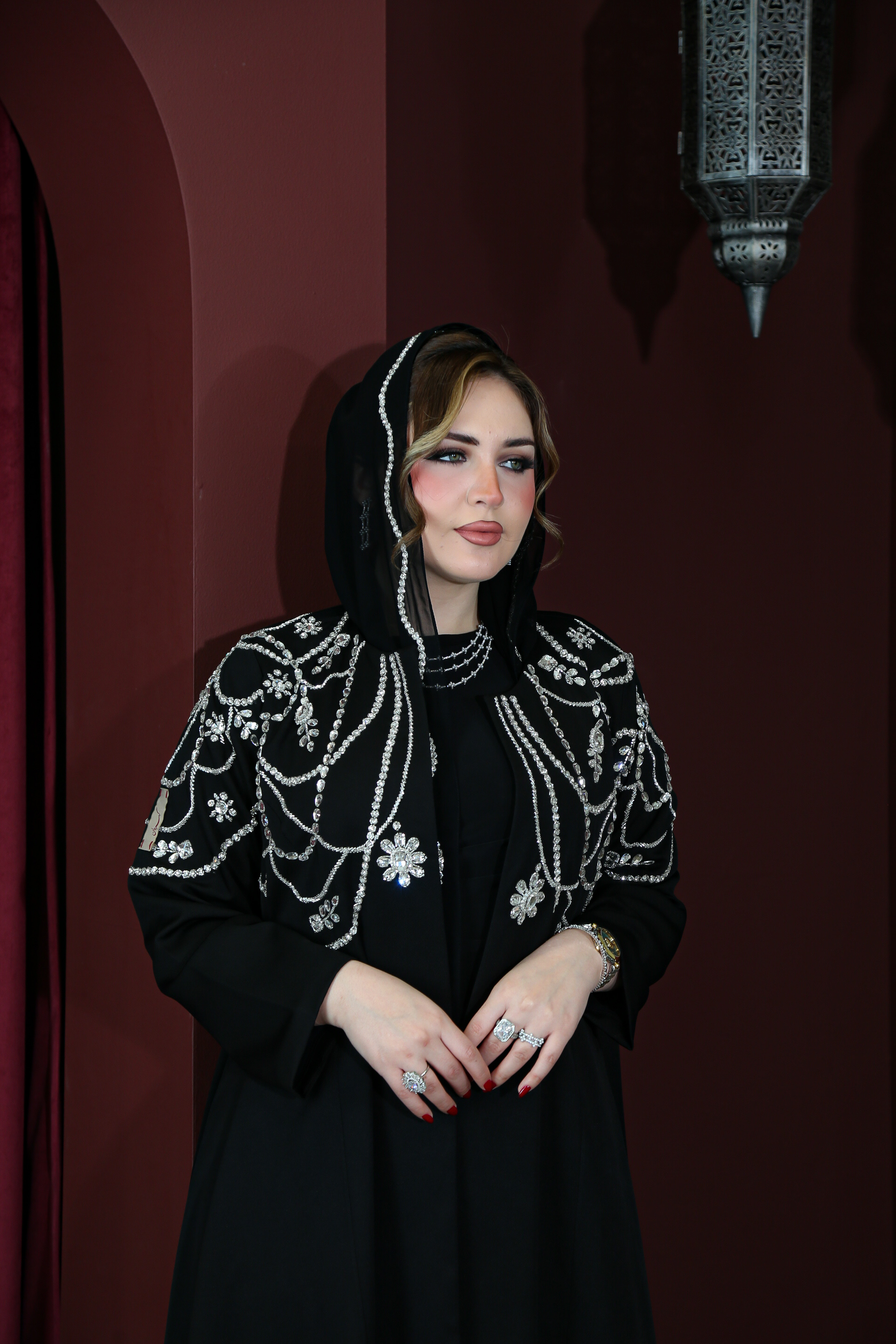 عباية الفخامة مخروزة يدويا