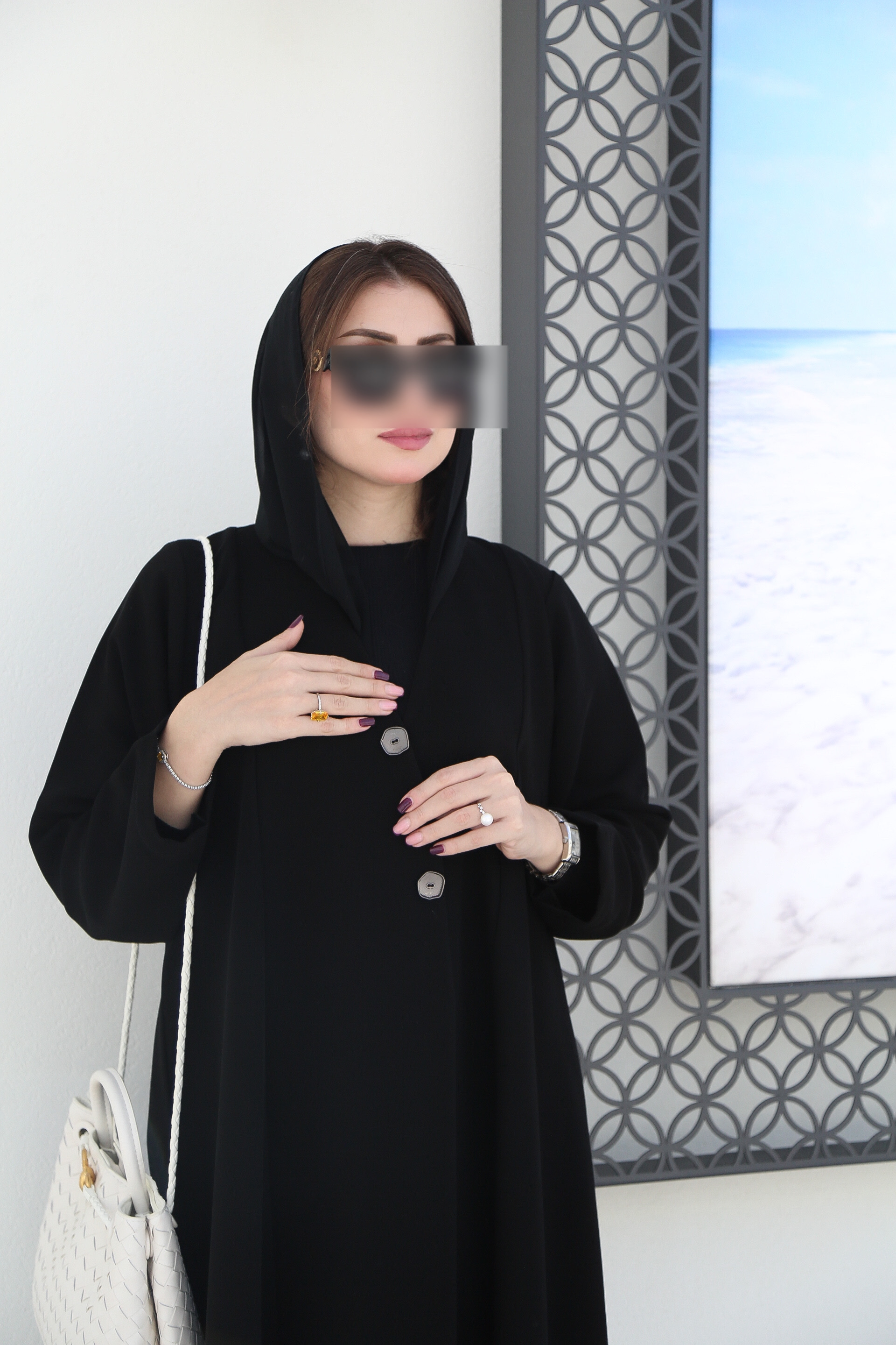 عباية عملية بأزرار التيتانيوم