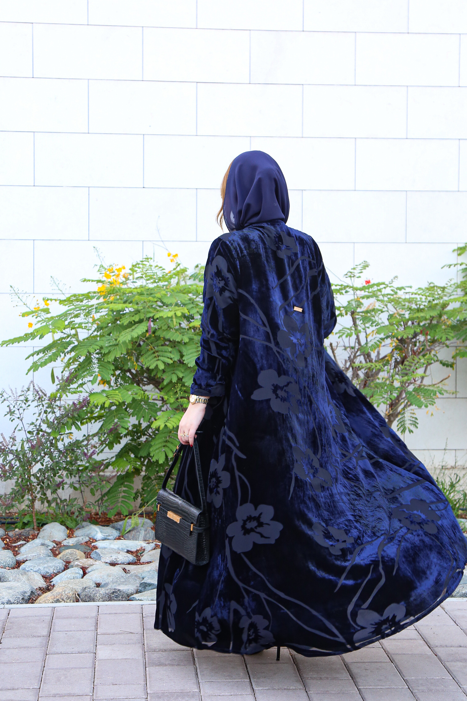 عباية  مخملية- Navy Blue